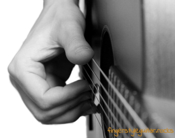 Picking strings in a good hand position